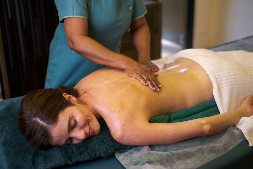 Abhyanga (Full-Body Warm Oil Massage)