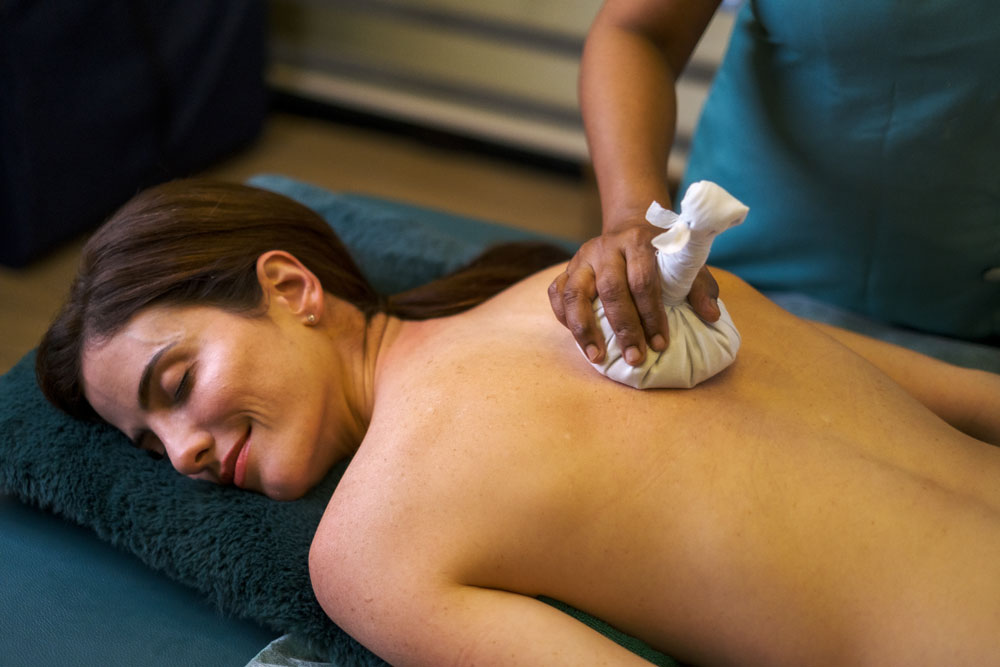 Kizhi (Herbal Hot Compress)